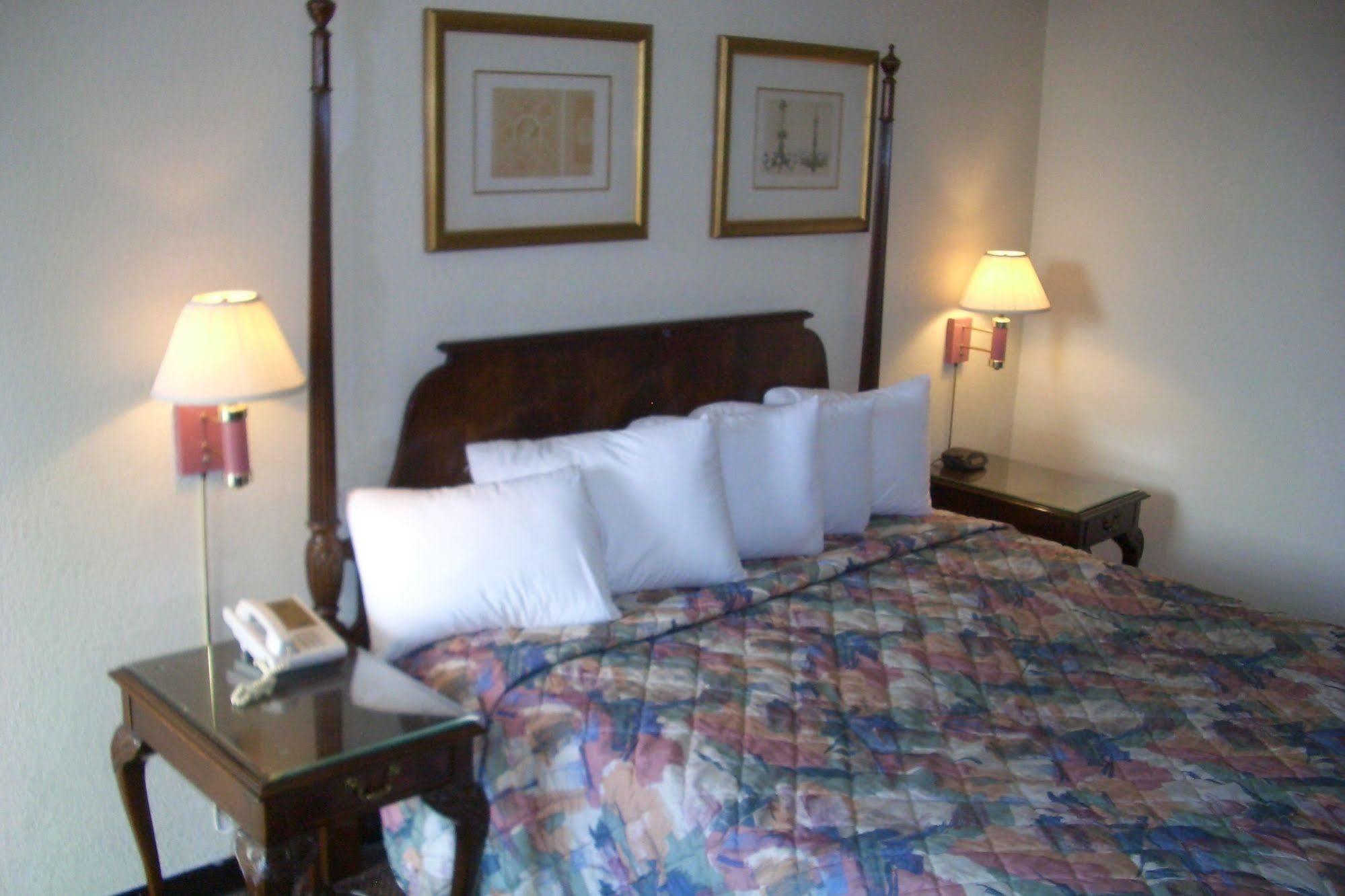 Regency Inn Of ネイパービル エクステリア 写真